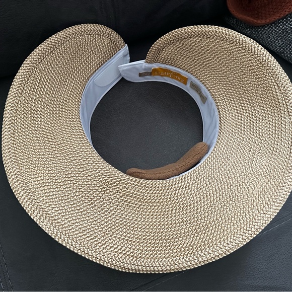 Eric Javits Squishee Halo Sun Visor- peanut/white - Picture 13 of 16